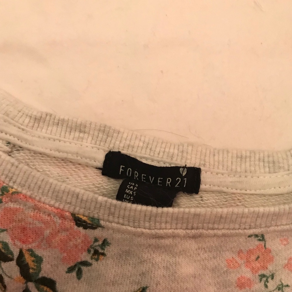 Forever 21 Floral “Love” Sweatshirt Style Crop Top - Picture 8 of 8